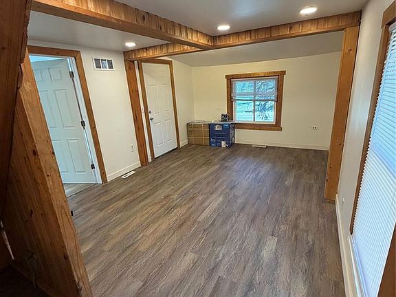 3rd image of 31 Heights Rd