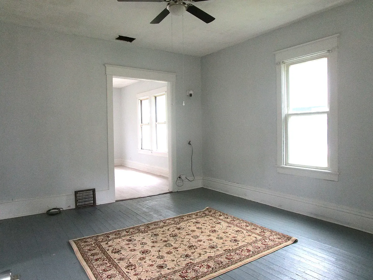 Building Photo - 1613 W Kettelle St