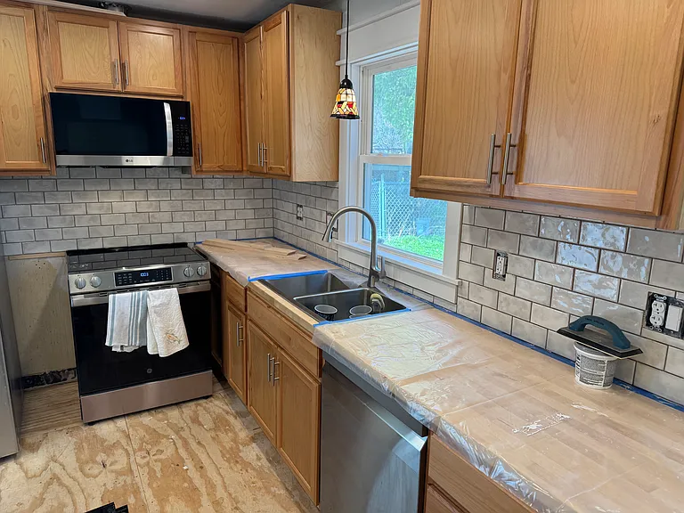 235 W Arrowhead Rd — Photo 6