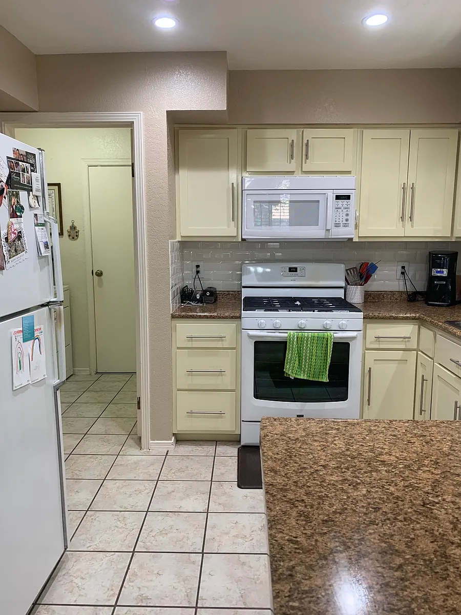 Kitchen - 678 El Parque Dr