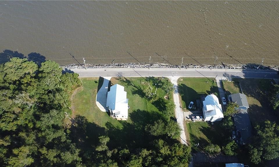 2nd image of 3784 Bay Front Rd