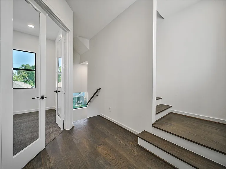 815 W 17th St — Photo 24