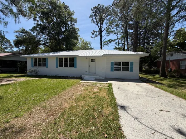 2640 Canary Dr, Brunswick, GA 31520