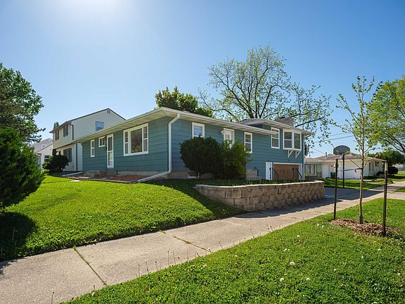 3rd image of 2040 18th St NW