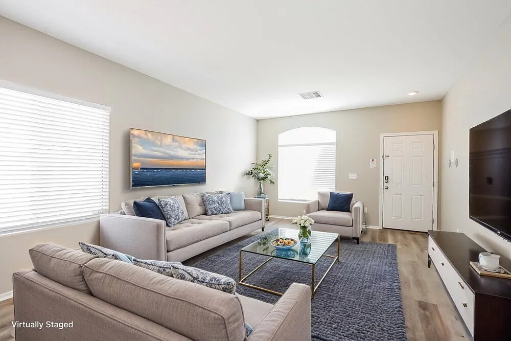 3 bed, 2.0 bath, 1615 sqft, $2,105 — Photo 3