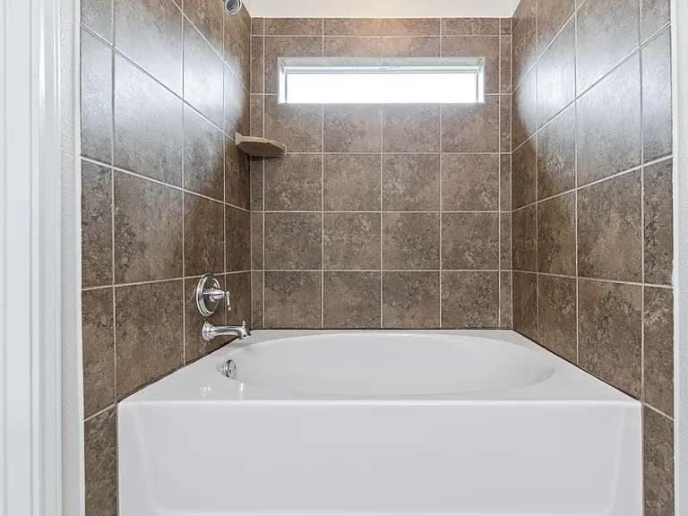 8011 Fieldstone Dr — Photo 20