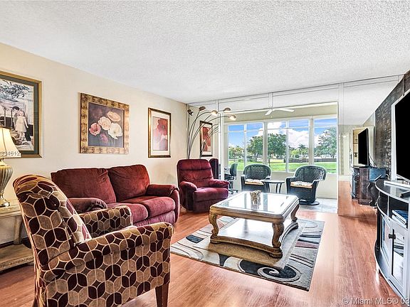 5th image of 9221 Sunrise Lakes Blvd APT 205
