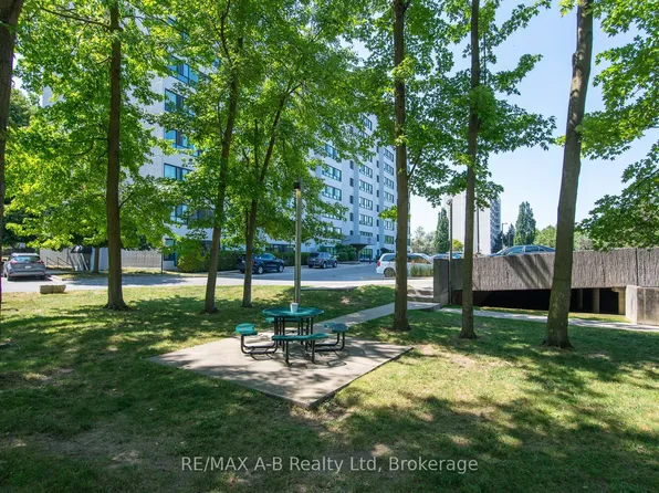 600 Grenfell Dr W #407, London, ON N5X 2R8