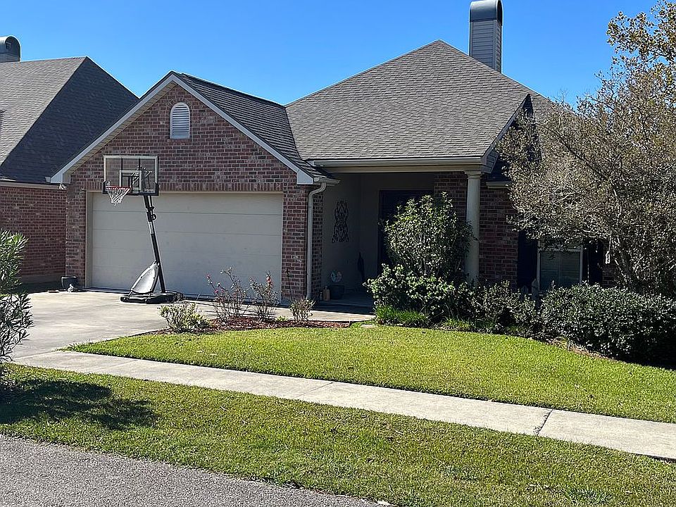 1st image of 121 Gateway Dr