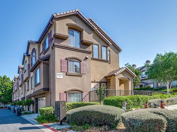 3rd image of 3272 Mouverde Pl