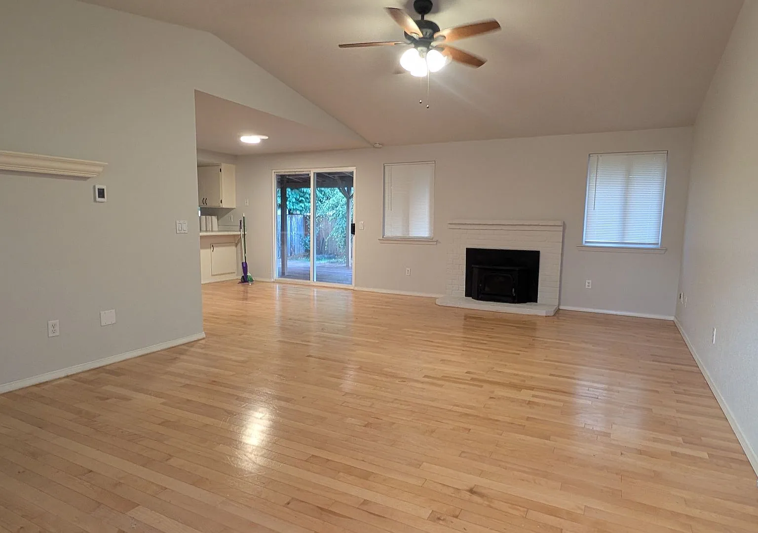 3 Bedroom Rambler with fenced yard on a Cul-de-Sac — Photo 2