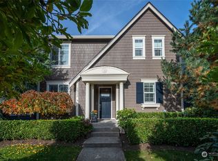 3902 W Briarcliff Ln, Seattle, WA 98199