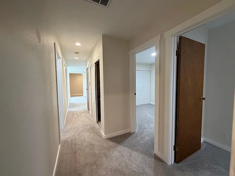 209 Goldcrest St — Photo 26