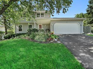 2312 E Sand Lake Rd, Lindenhurst, IL 60046