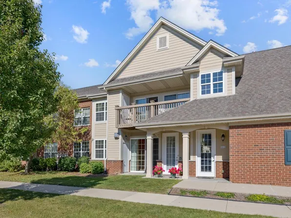2620 West Colonial Woods DRIVE, Oak Creek, WI 53154