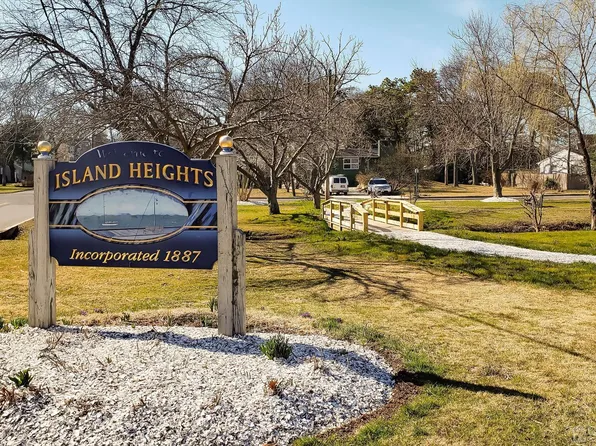 124 Bay Ave, Island Heights, NJ 08732