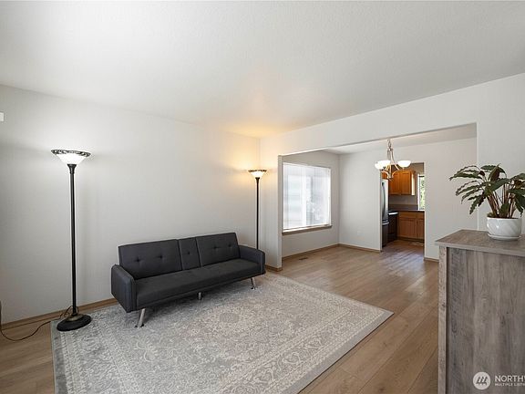 3rd image of 18930 92nd Avenue E