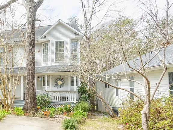 3rd image of 10061 Foxrun Rd