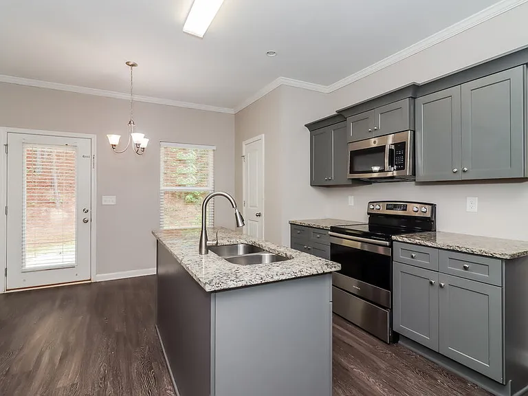 412 Fieldcrest Dr — Photo 8
