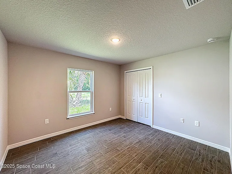 144 Roosevelt St — Photo 23