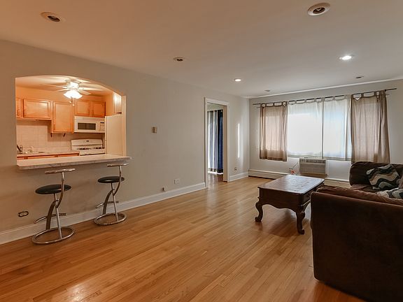 3rd image of 744 W Dempster St #10