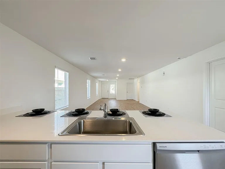 1444 Las Cuevas Dr — Photo 11