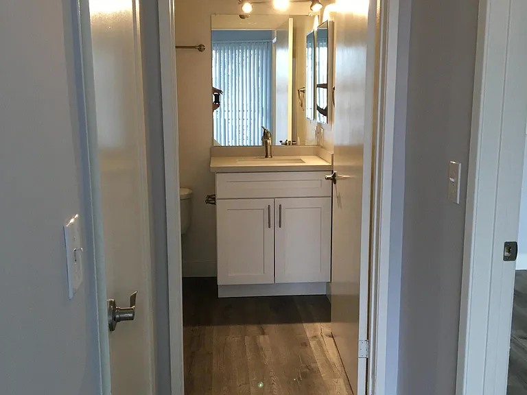 Catalina Apartments — Photo 41