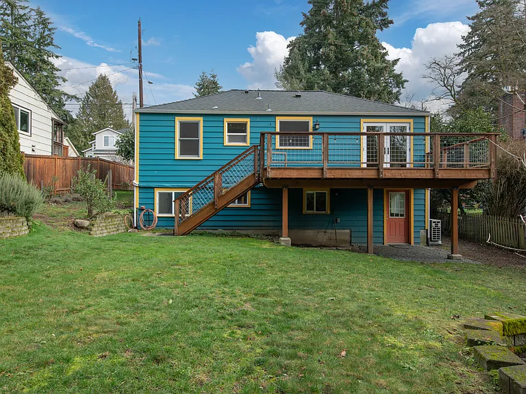 11527 39th Ave NE — Photo 12