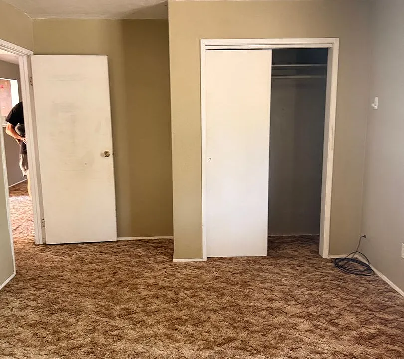 24 Short St