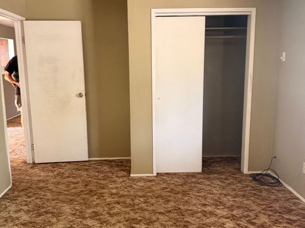 24 Short St