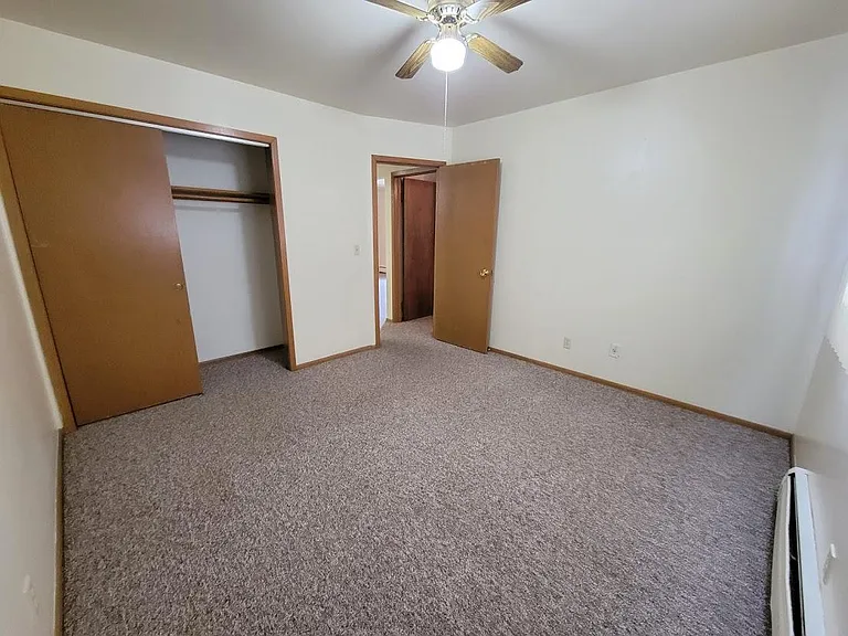 1317 E Kilbourn Ave — Photo 7