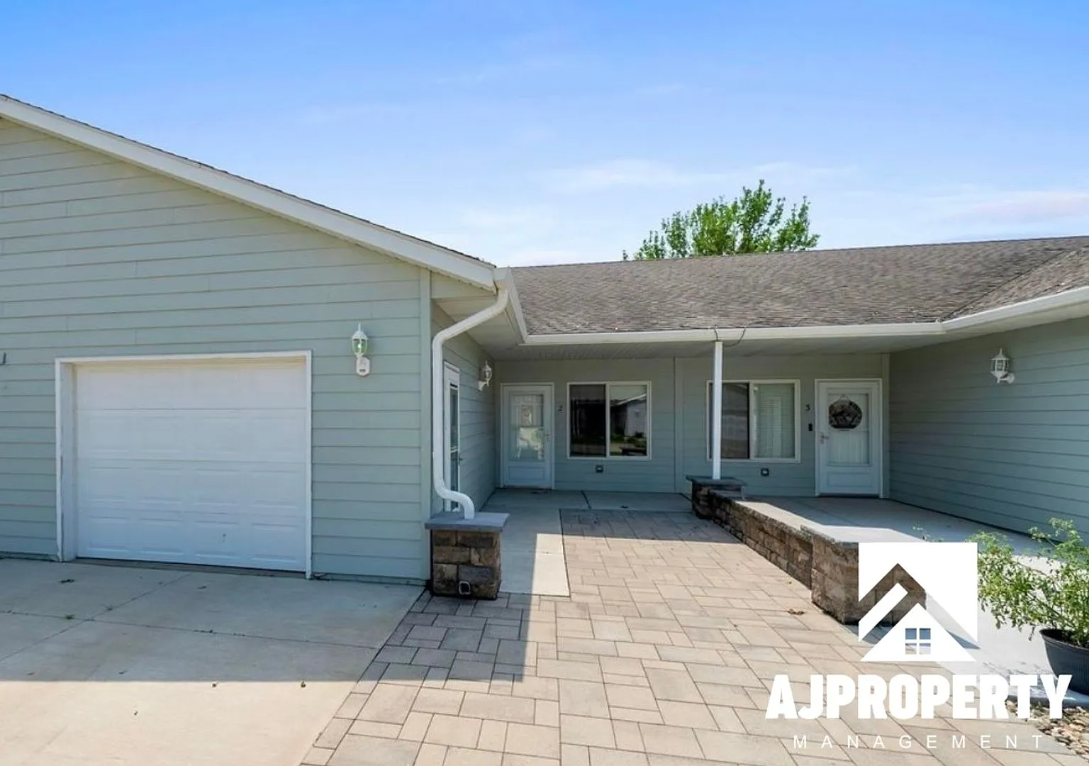 Modern and Updated Townhouse in Comfy Hartford, SD Location — Photo 1