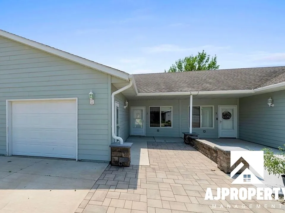 703 N Mundt Ave #2