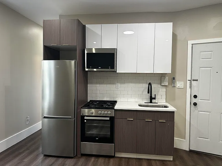 18 Reed St #6 — Photo 2