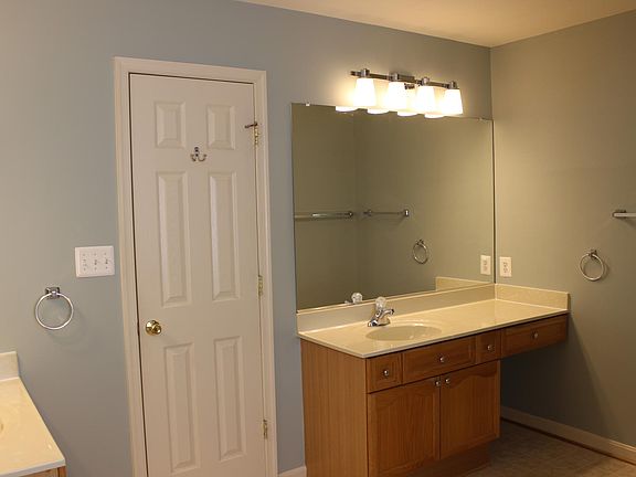 5th image of 29 Basalt Dr