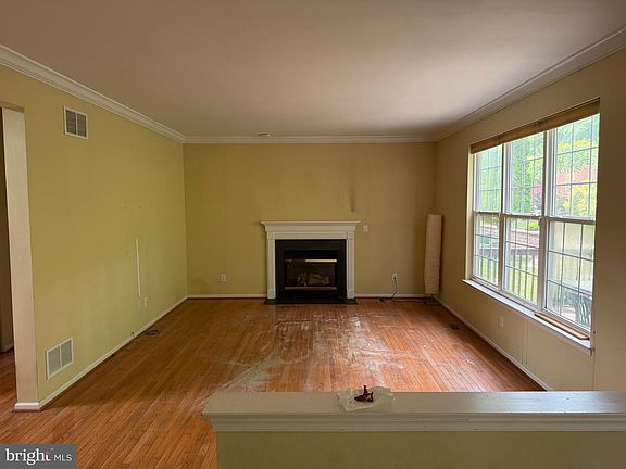 3rd image of 705 Carriage Cir