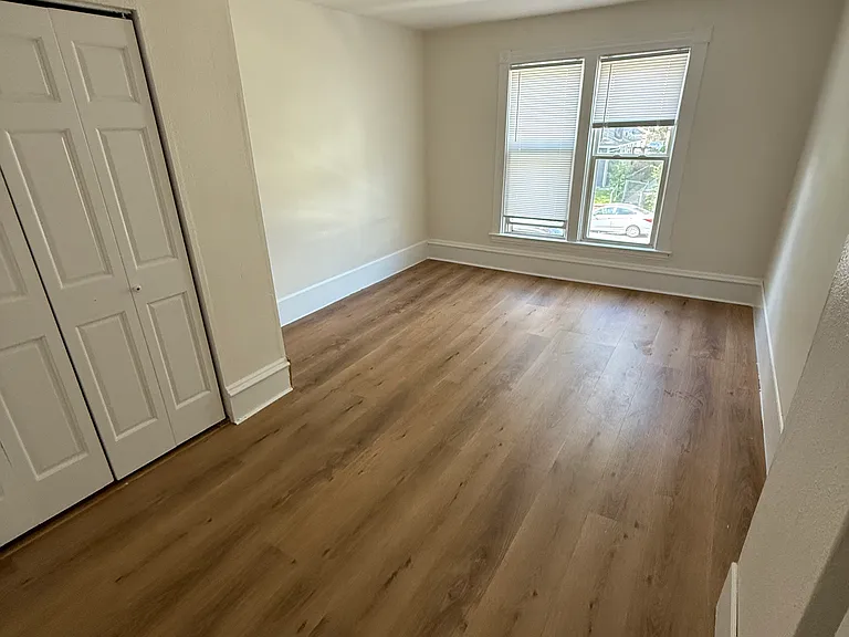 2405 Grand St NE #1 — Photo 10