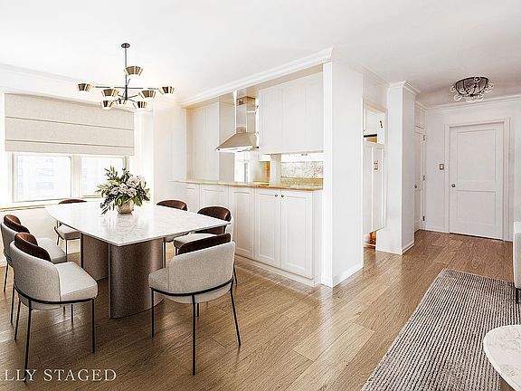 4th image of 360 E 72nd St APT B1109