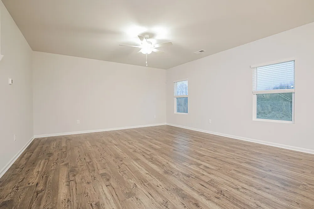 5 bed, 3.0 bath, 2428 sqft, $2,415 — Photo 4
