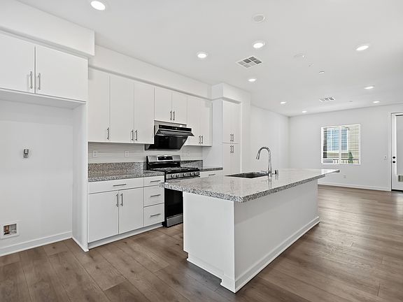 5th image of 684 Panorama Ln