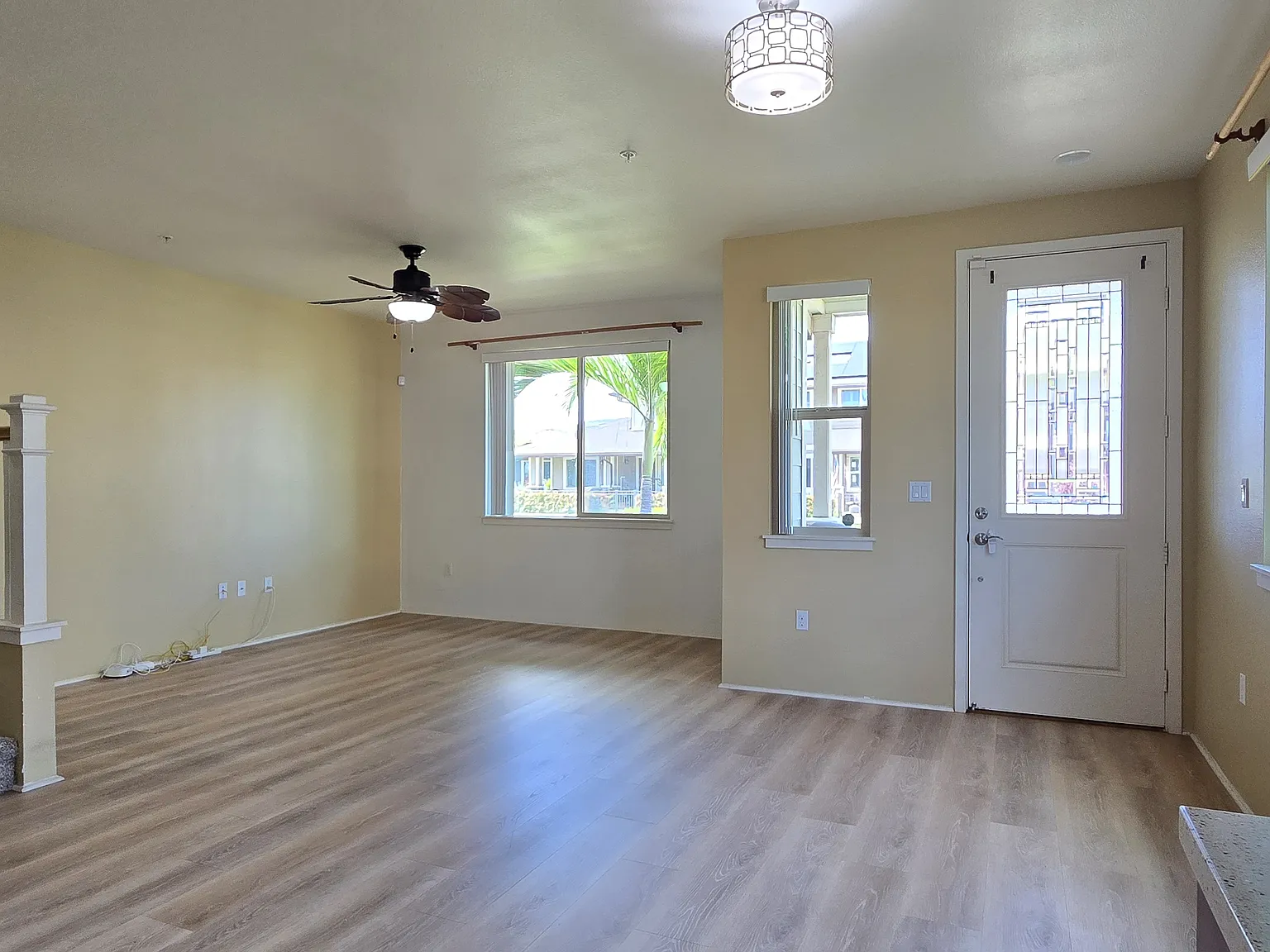 3 bed, 2.5 bath, 1432 sqft, $3,800 — Photo 2