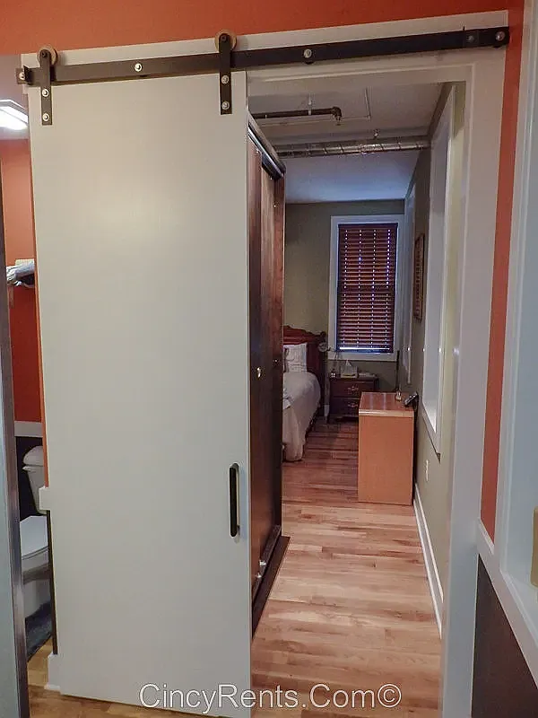 Beautiful recent renovation in the heart of OTR! | 1 Bed 1 Bath | Available for November Move In ... — Photo 4