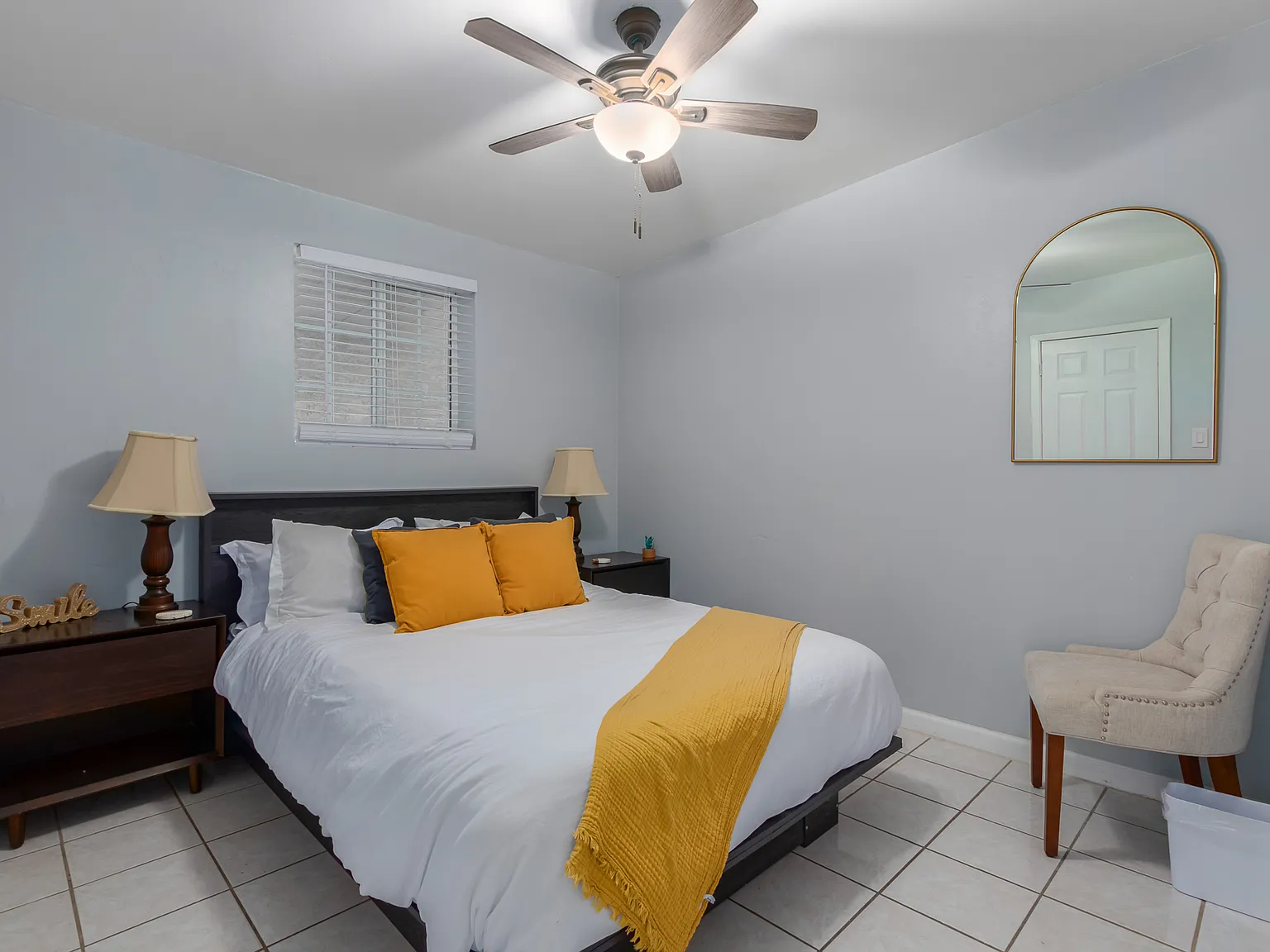 2844 E Blanche Dr — Photo 3