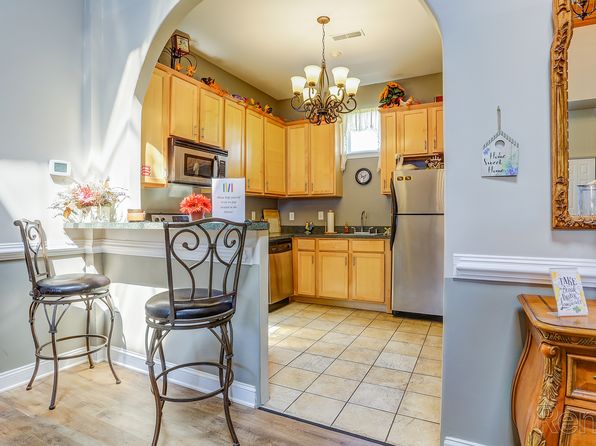 218 Bay Tree Rd #E101