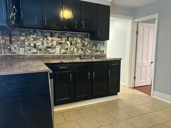 200 1/2 1st St #1, Solvay, NY 13209