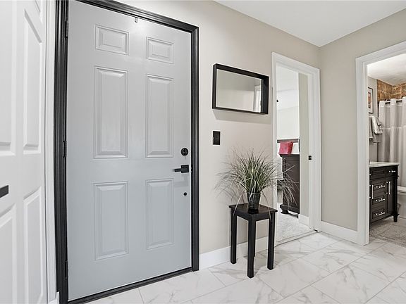3rd image of 122 Waterfront Pl