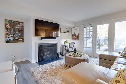 1240 C St SE #B Photo 1