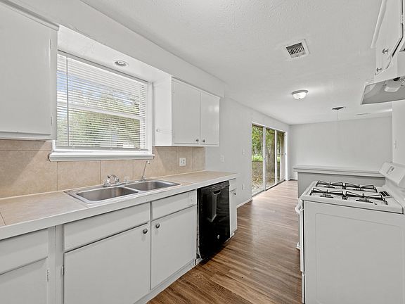 4th image of 408 Grantham Rd