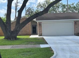 14207 Greenway Dr, Sugar Land, TX 77498
