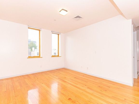 4th image of 782 Hart St APT 4C